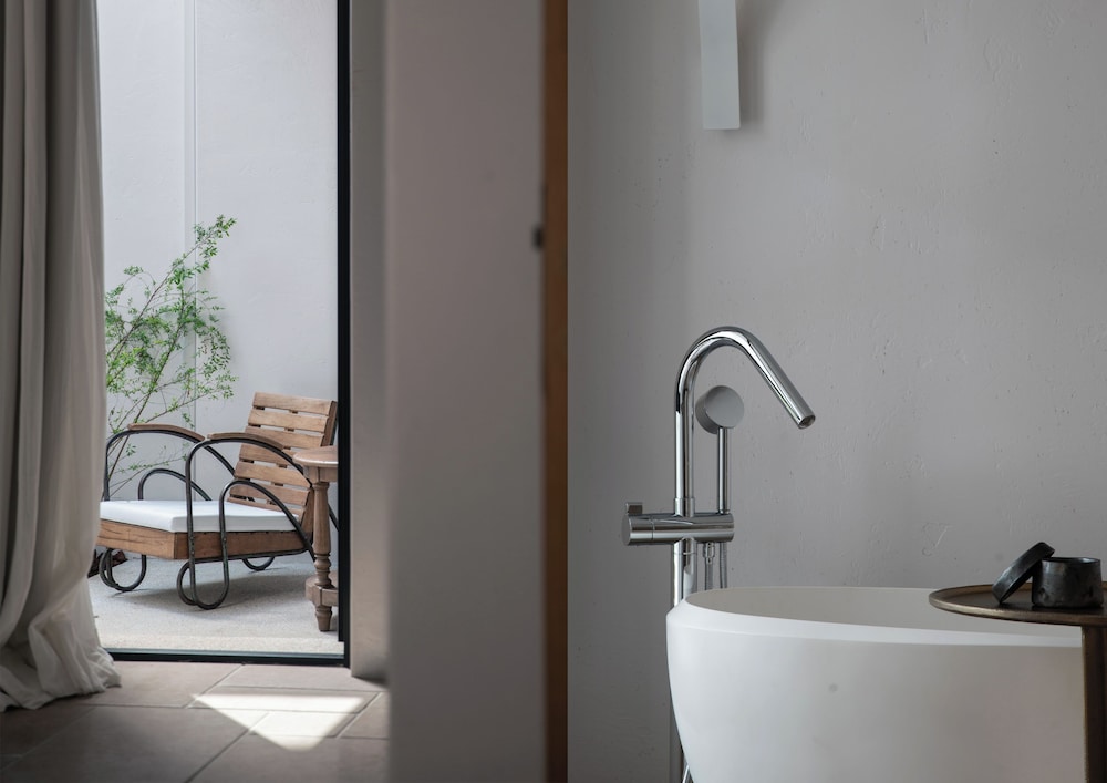 Classic Double Room, Courtyard View photo 3