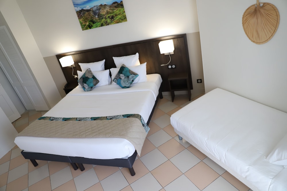 Standard Triple Room photo 2