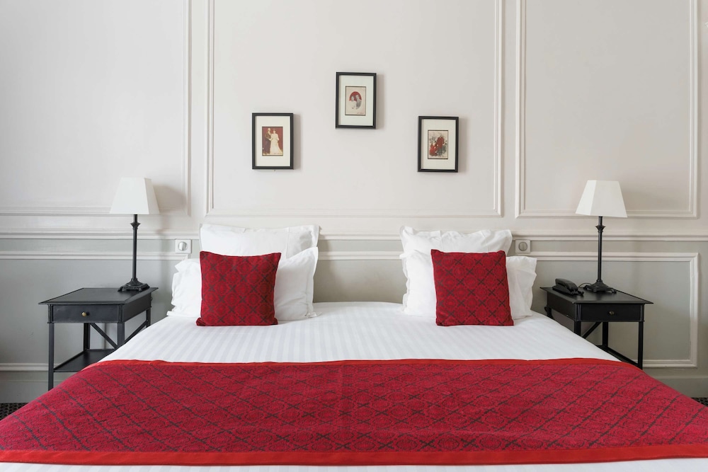 Privilege Double room - Complimentary soft minibar, courtesy tray, Chromecast -Snacks, digital press photo 2