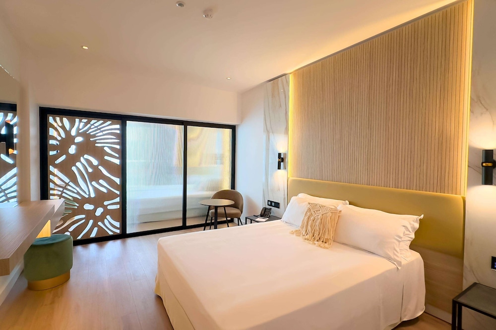 Family Quadruple Room, Partial Sea View photo 1
