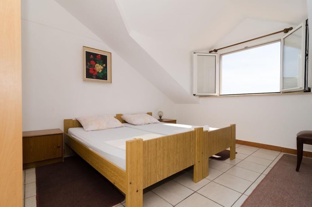 Apartment (One Bedroom Apt with Balcony)