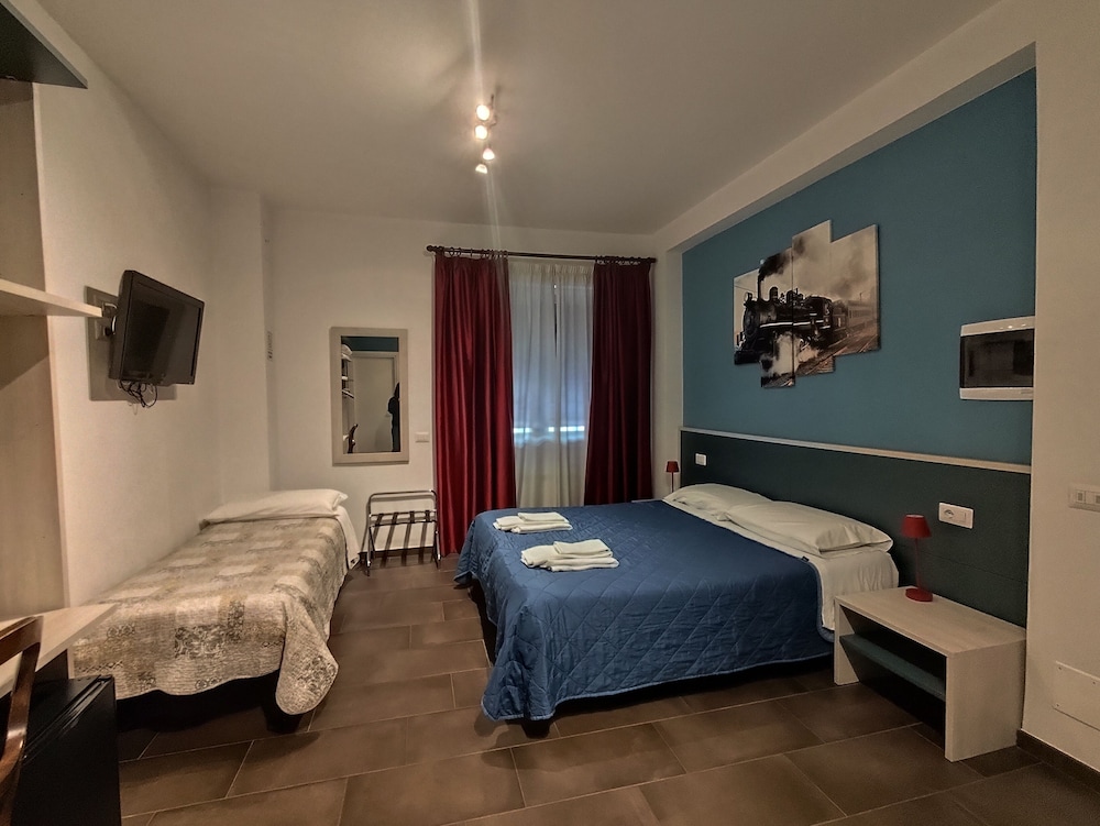 Luxury Triple Room, City View