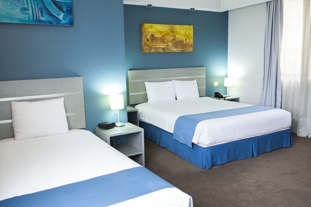 Triple Room, Multiple Beds, Private Bathroom photo 2