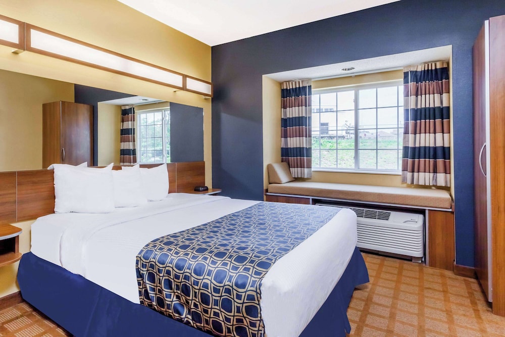 Studio Suite, 1 Queen Bed, Non Smoking - Photo 3