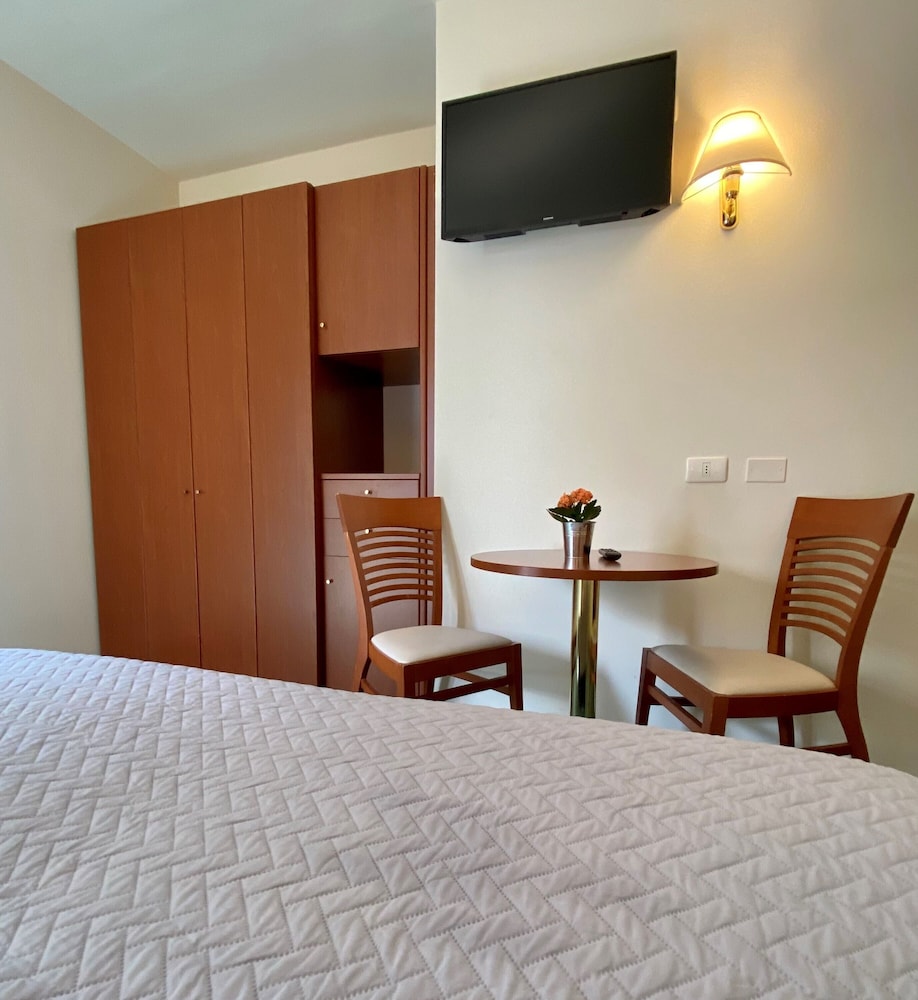 Standard Double Room photo 2