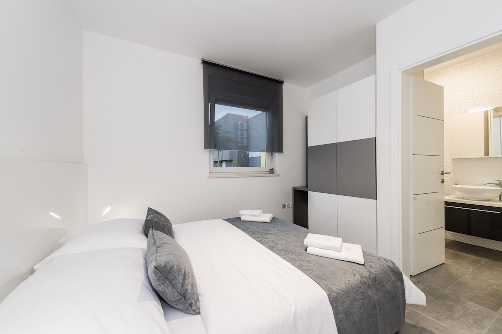 Deluxe Apartment, 2 Bedrooms, Balcony photo 2