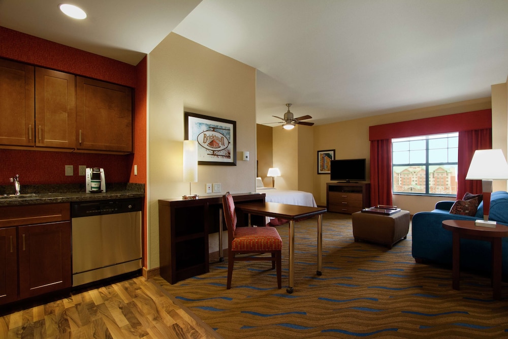 Studio, 1 King Bed, Accessible, Bathtub photo 2