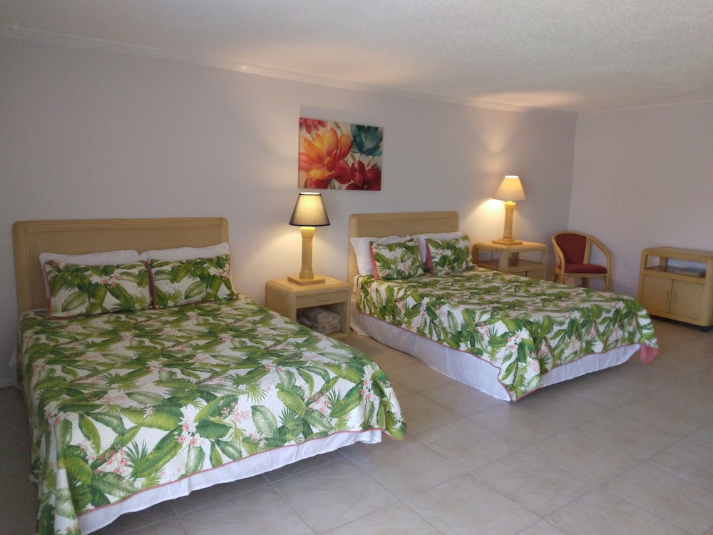 Basic Room, 2 Double Beds, Non Smoking, Garden View photo 2