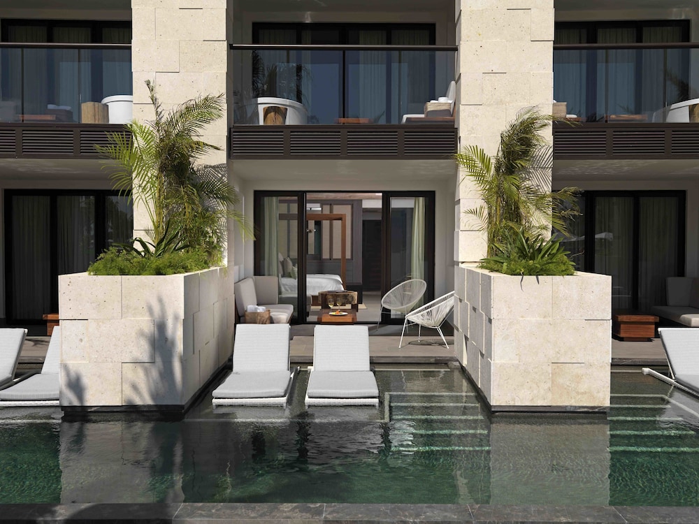 Alcoba Swim-up Pool - King Bed