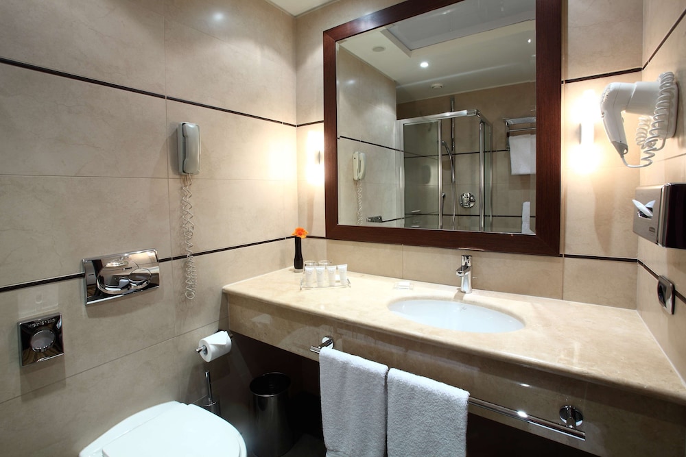 Classic Double Room thumbnail 5