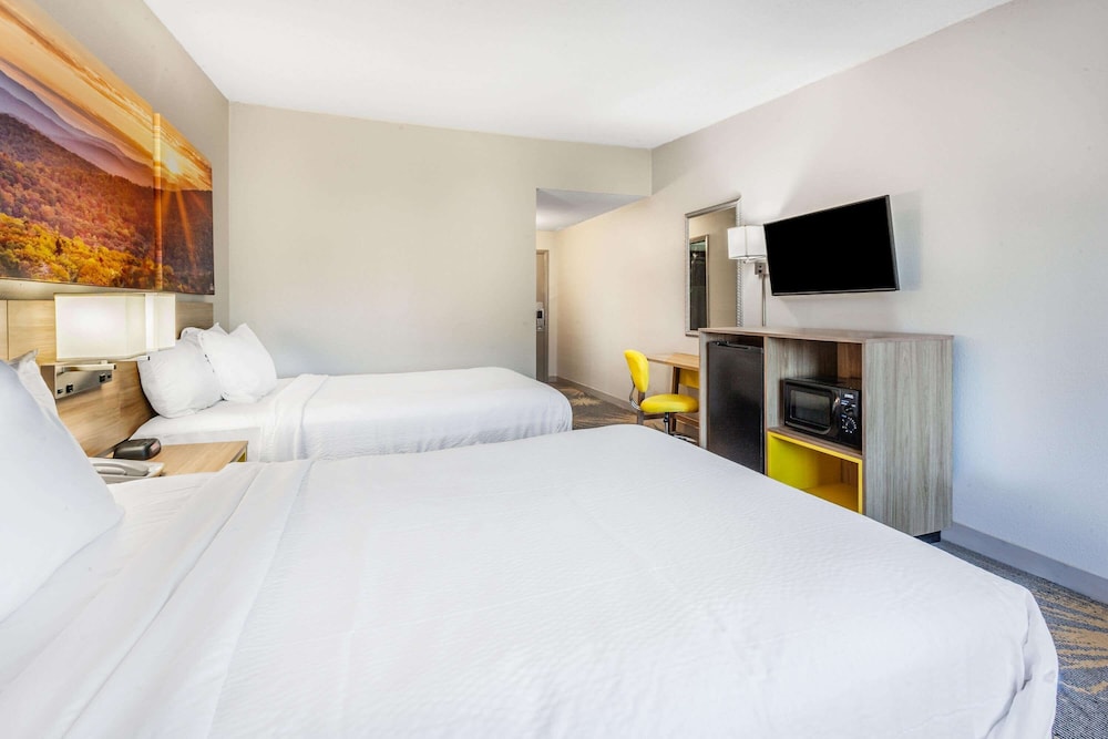 Standard Room, 2 Double Beds, Non Smoking - Photo 2