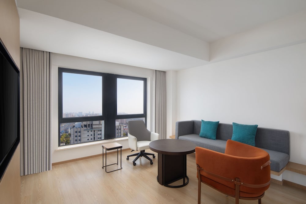 Suite, 1 King Bed, City View