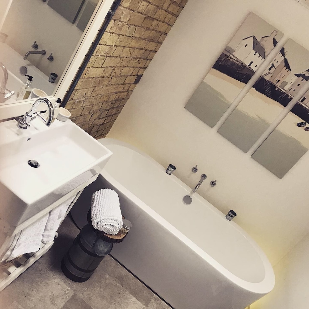 Double Room (The Cowshed) photo 2