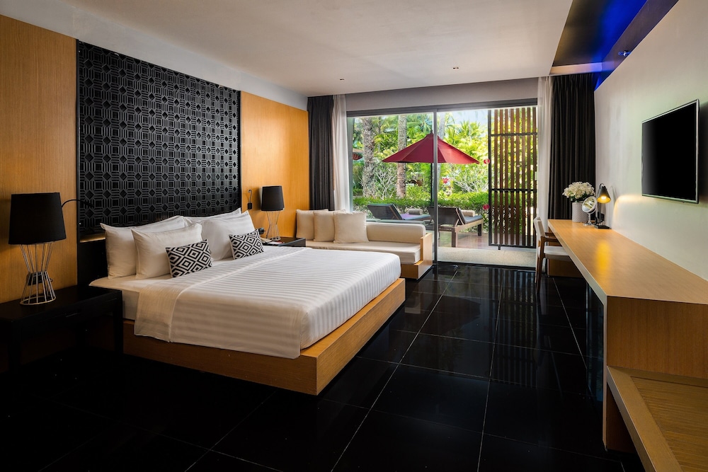 Deluxe Room, 1 King Bed (Lanai, Jet Tub) - Photo 10