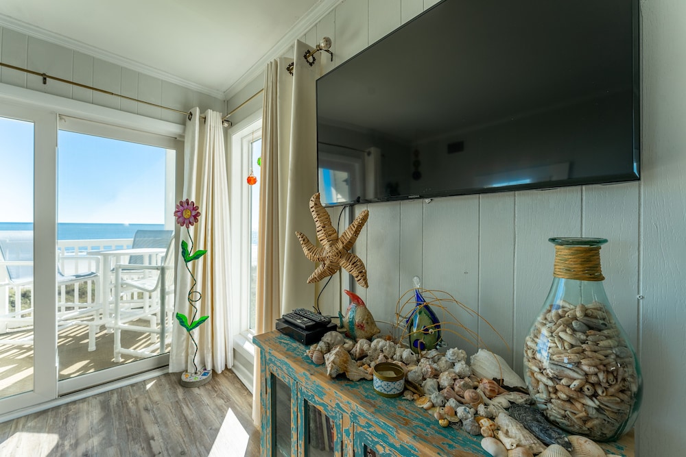 Signature Condo, 2 Bedrooms, 2 Bathrooms, Ocean View photo 2
