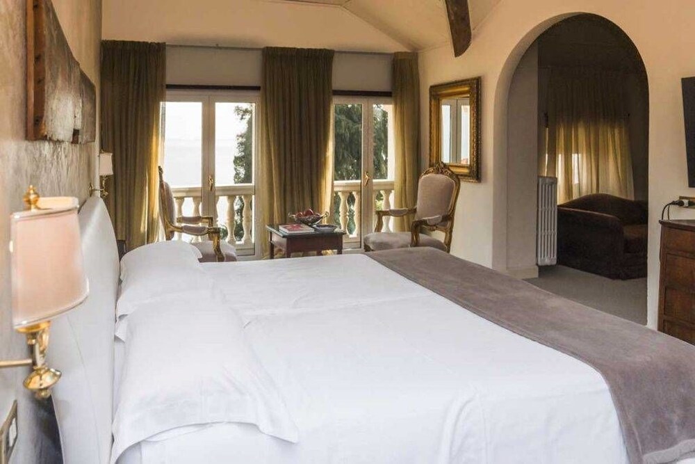 Suite, Lake View photo 2