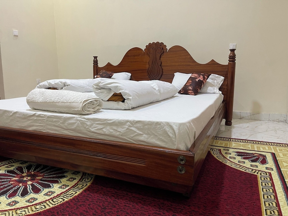 Room, 6 Bedrooms, Accessible, Smoking