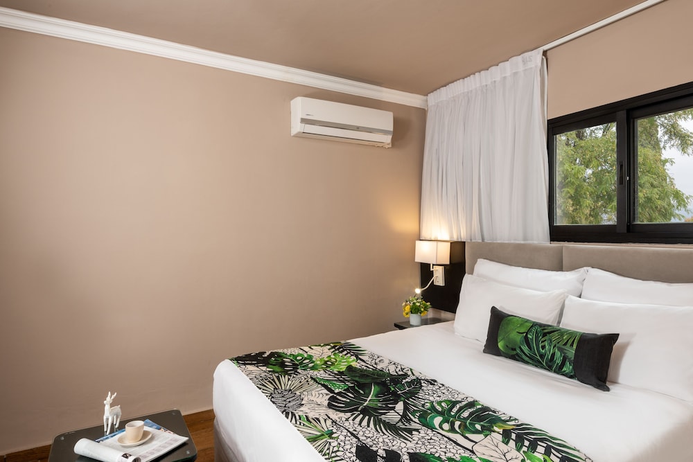 Premium Suite, 1 Bedroom, Garden Area photo 3