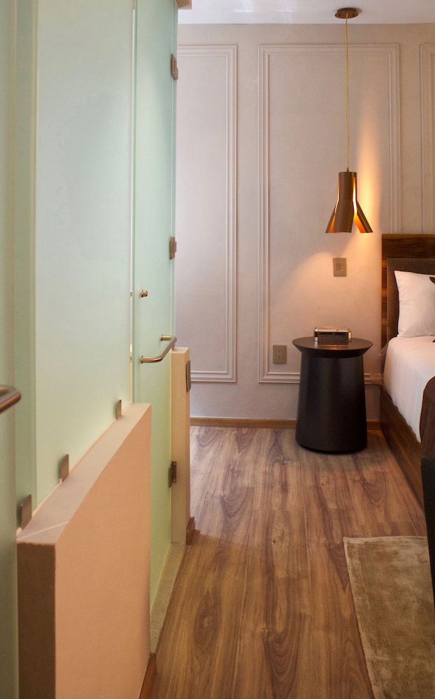 Deluxe Room, 1 King Bed (Canela) photo 3