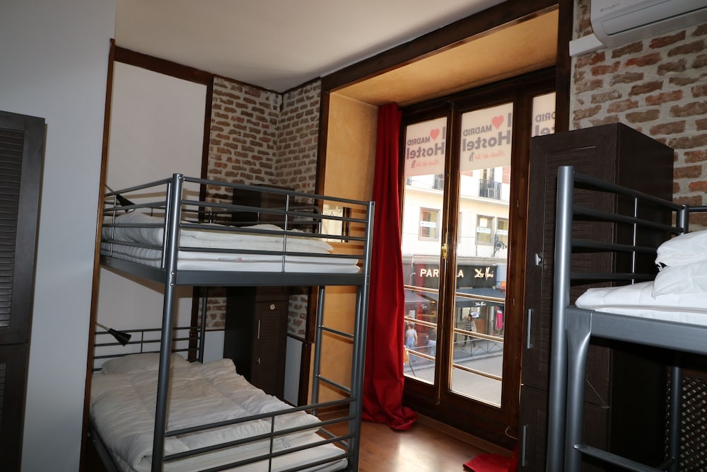 Dormitorio Compartido Básico, Dormitorio Mixto, Baño Compartido, Vista a la Ciudad