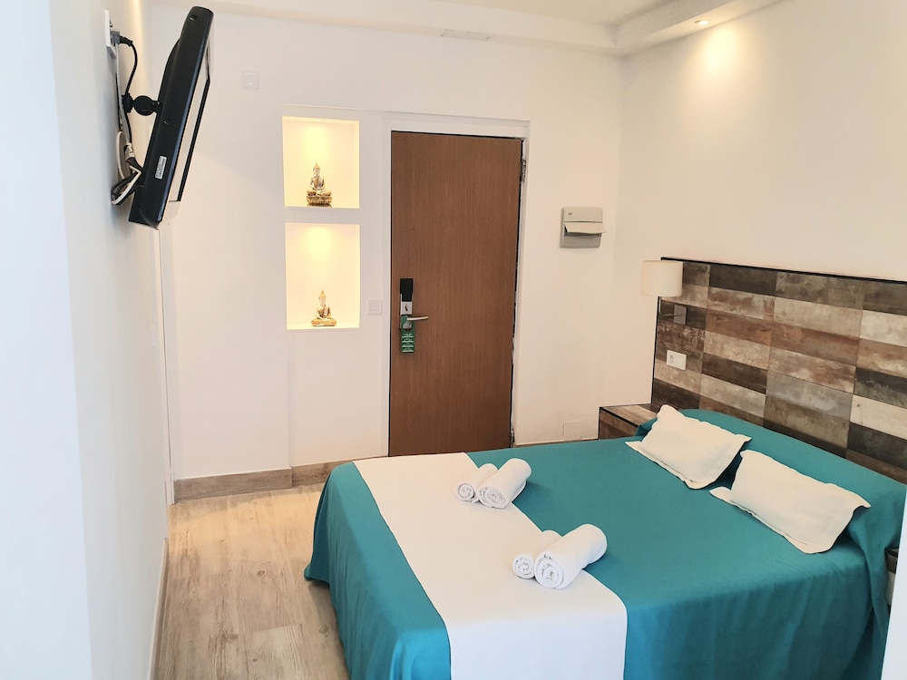 Comfort Double Room, Terrace with Free Airport Shuttle - Photo 2