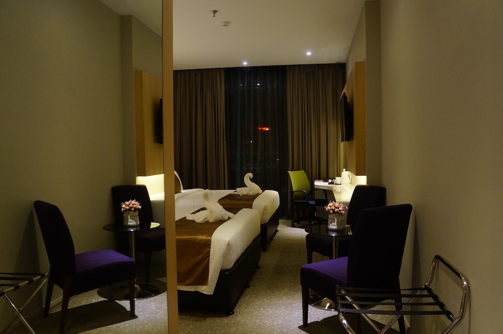 Premier Room, 2 Queen Beds photo 2