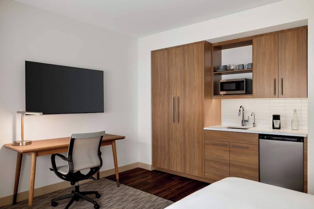 Standard Room, 1 King Bed (Hearing Accessible) photo 3