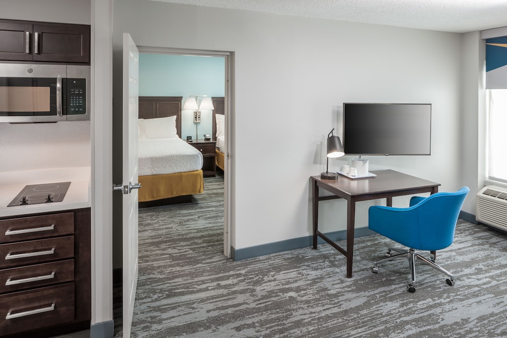 Suite, 2 Queen Beds photo 2