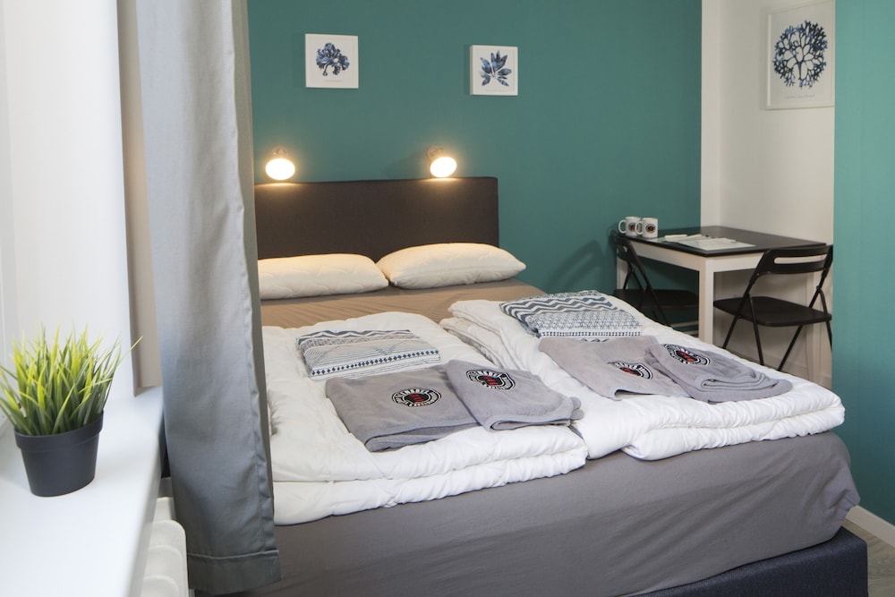 Basic Double Room (Private Bathroom)