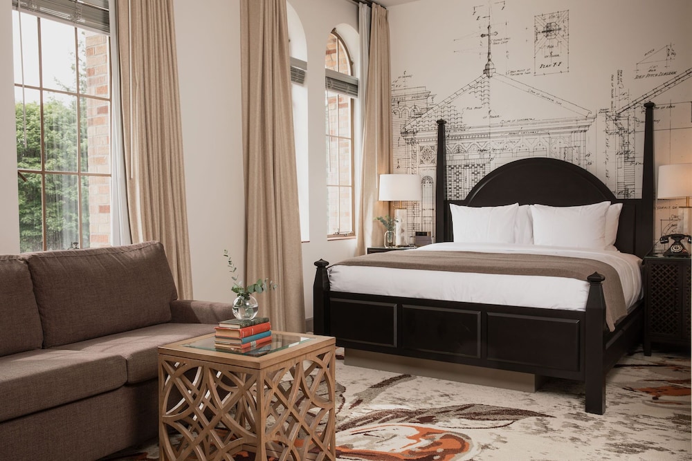 Room, 1 King Bed (St. Edward) - Photo 1