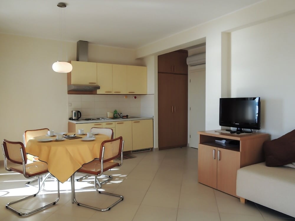 Apartment (Smilja - 150 m from pebble beach - A1)