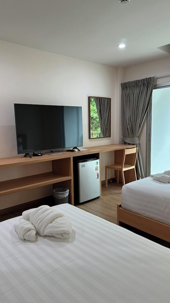 Deluxe Room With Balcony - Photo 1