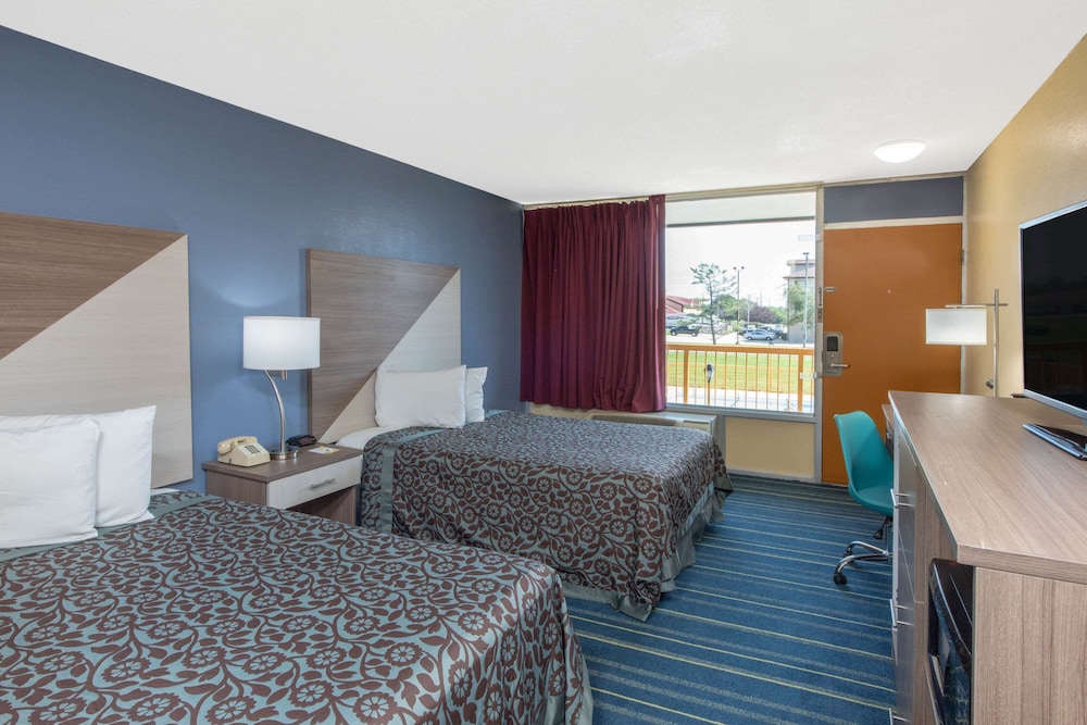 Room, 2 Double Beds, Non Smoking - Photo 1