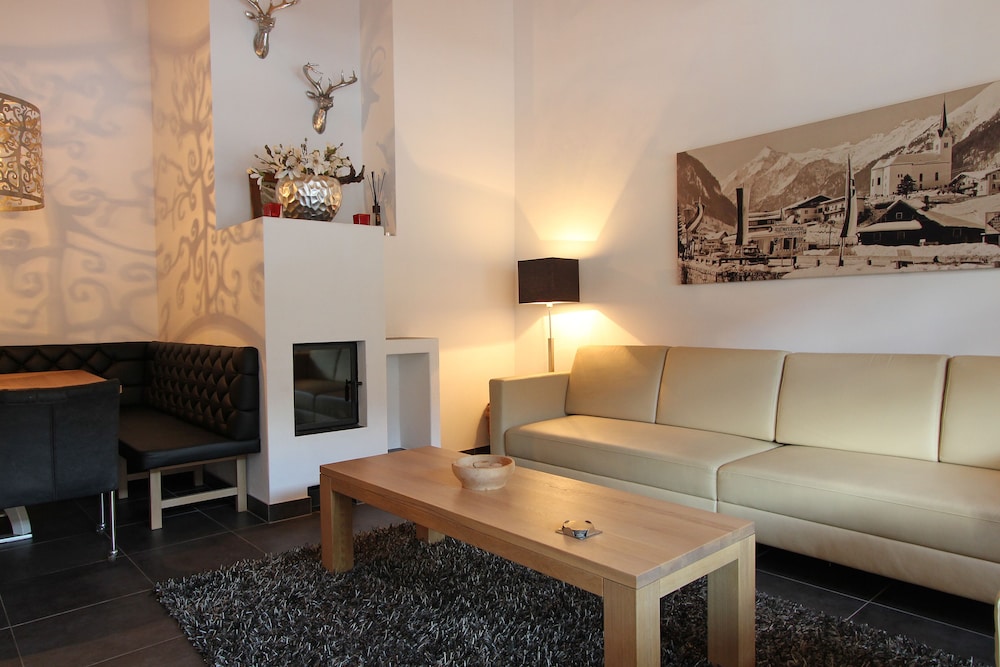 Deluxe Penthouse, 3 Bedrooms, Balcony, Mountain View (Excl. 215 EUR cleaning fee) photo 1