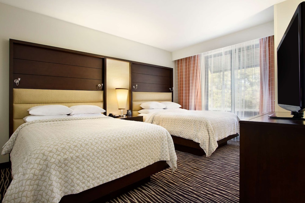Suite, 2 Queen Beds - Photo 2