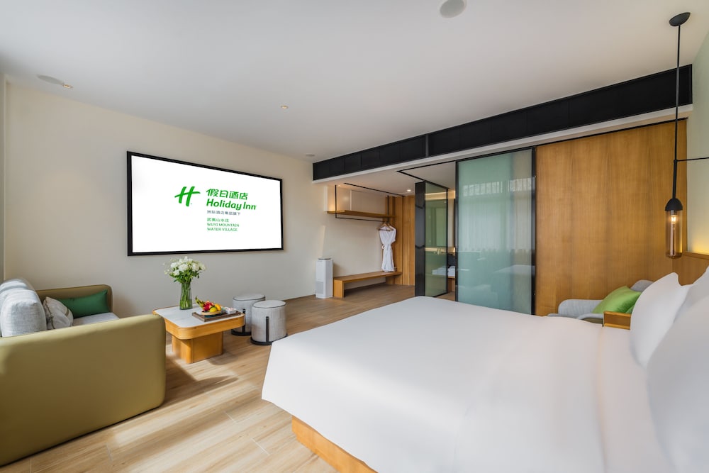 Premium Room, 1 King Bed photo 2
