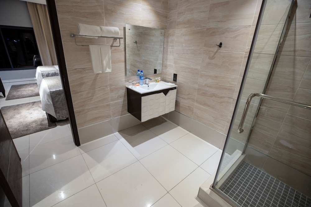 Executive Room - Photo 6