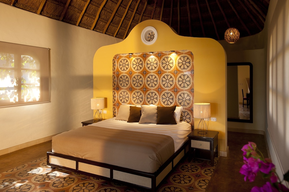 Superior Room, 1 King Bed, Balcony, Courtyard View (Palapa Roof) photo 1