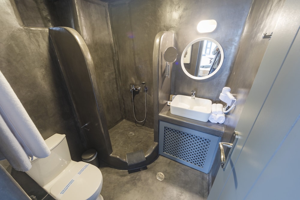 Two Bedroom Apartment with outdoor hot tub - Photo 14