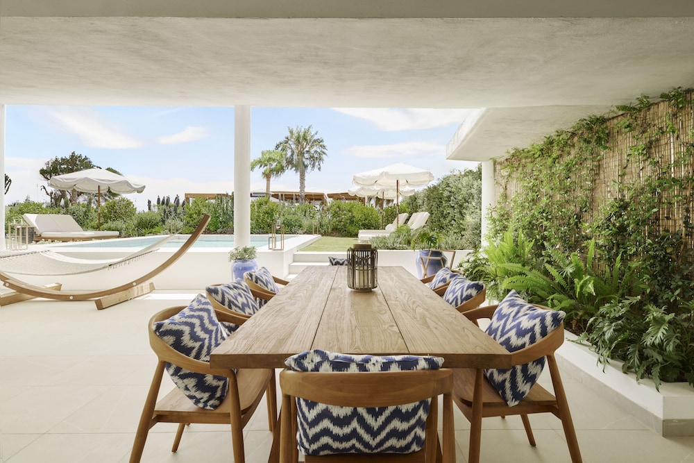 METT Suite with Private Garden and Pool thumbnail 6