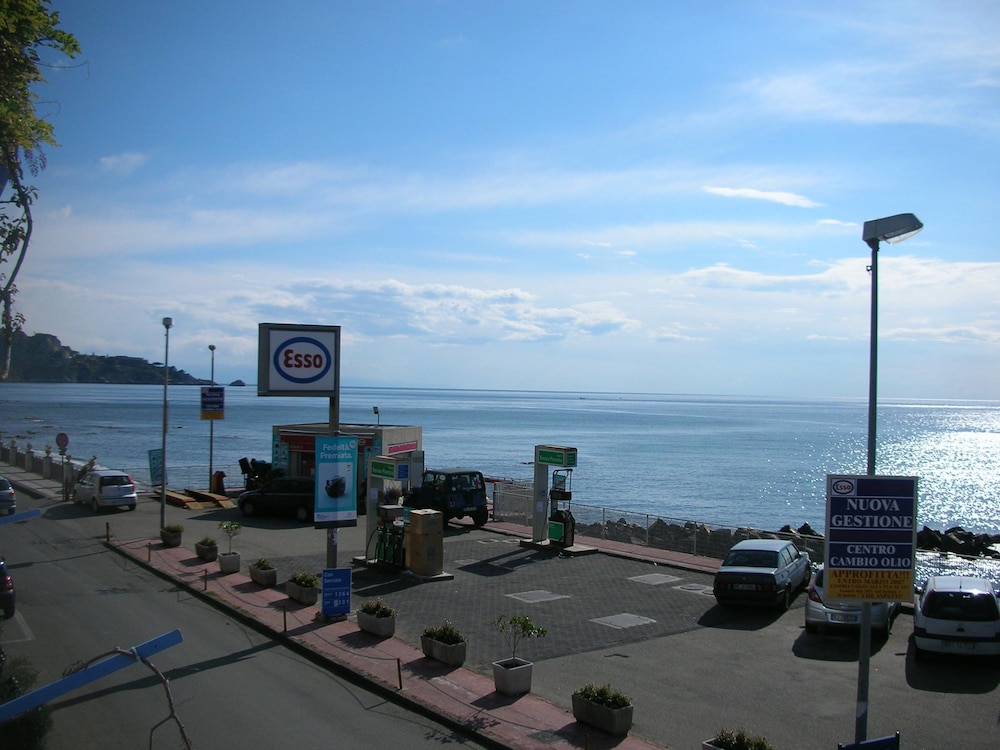 Family Quadruple Room, 1 Bedroom, Balcony, Beachfront - Photo 13