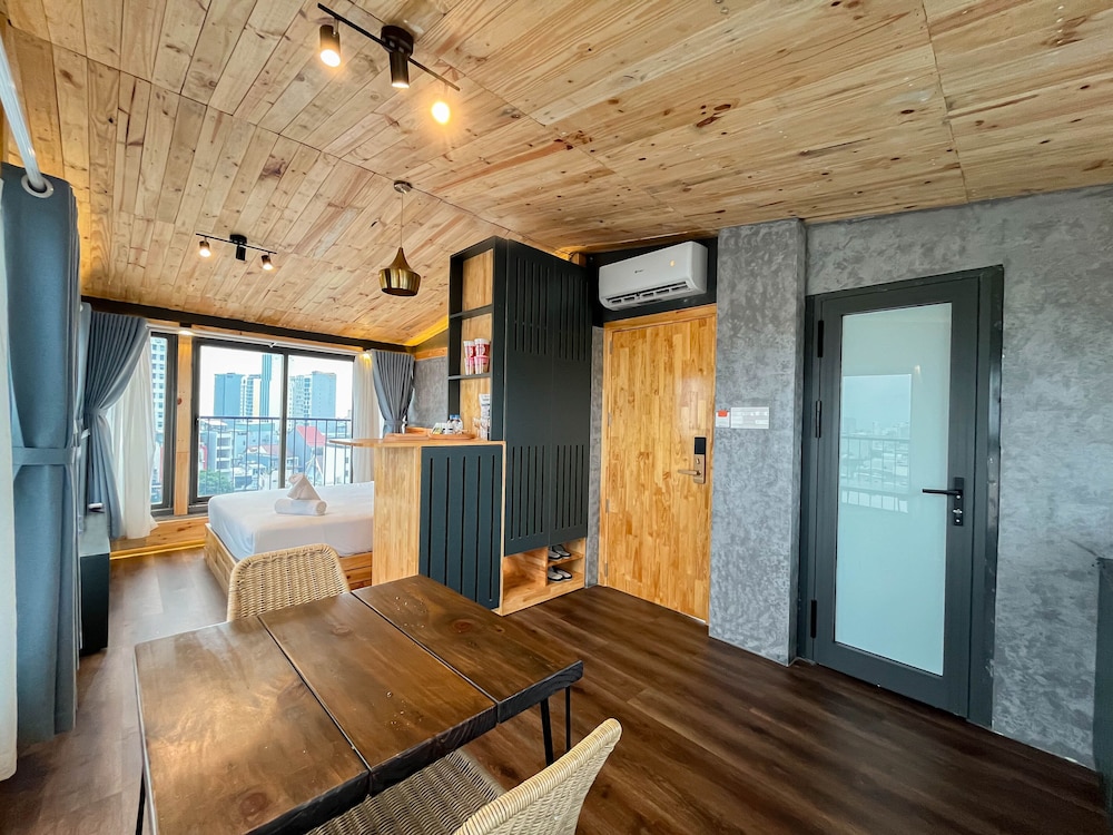 Premier Studio Panoramicview - Photo 5