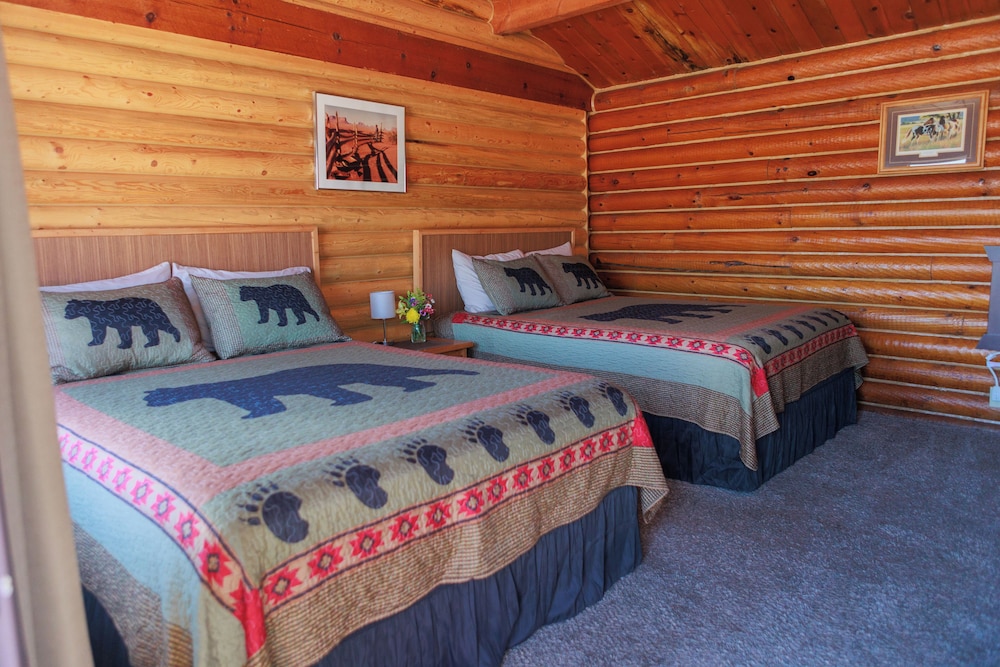 Traditional Room, 2 Queen Beds, Non Smoking, Mountain View photo 1
