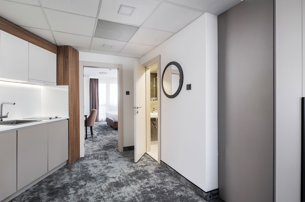 Deluxe Suite, Pool Access - Photo 2