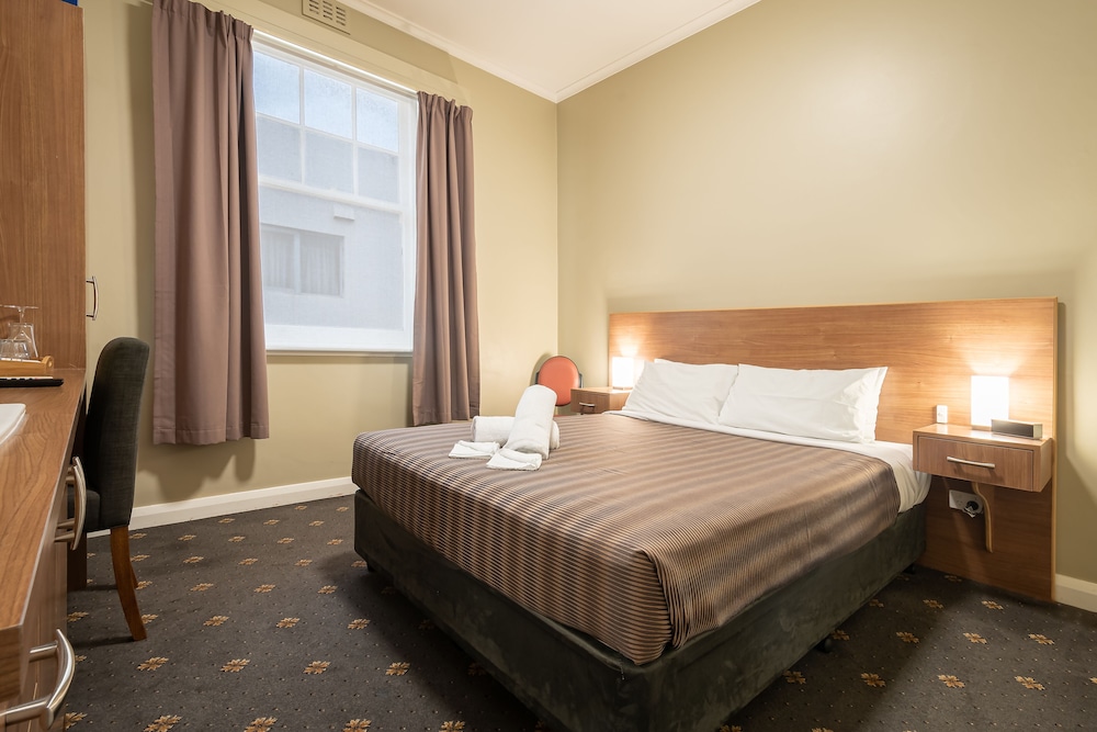 Superior Room, 1 Queen Bed photo 2