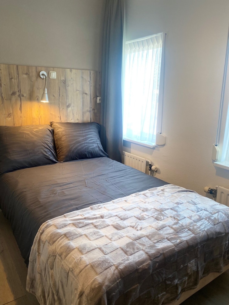 Basic Single Room, Non Smoking, Private Bathroom