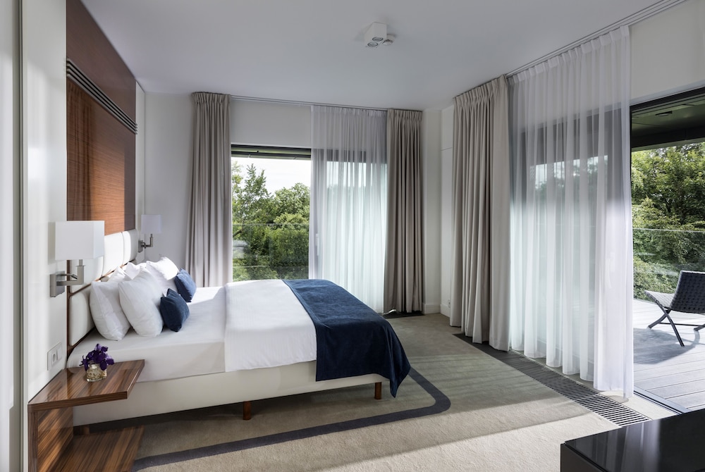 Luxury Suite, Balcony