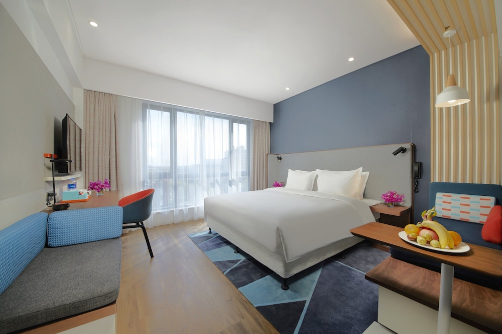 Standard Room, 1 King Bed - Photo 9