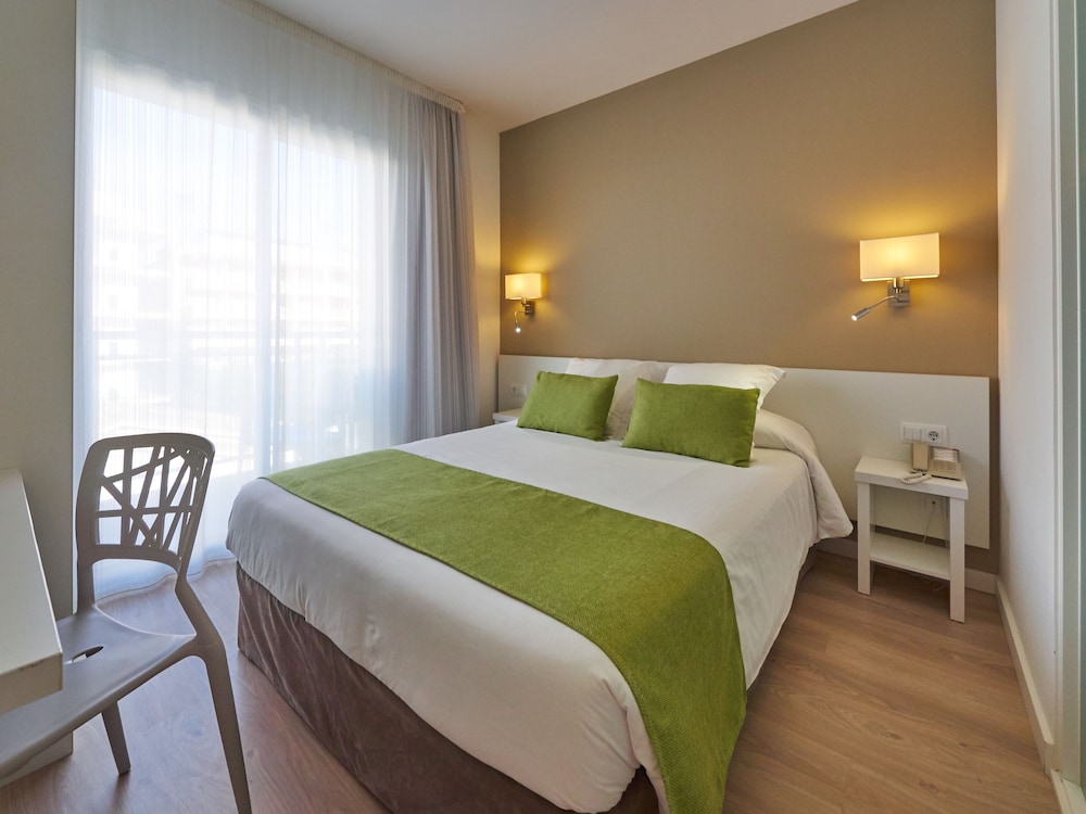 Standard Twin Room - Photo 2