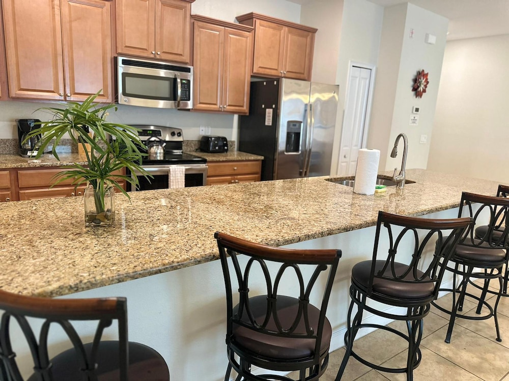 Spacious 4BR Home With Private Pool Near Disney, Billede 8
